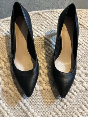Nine West Black Pointed Toe Leather Pumps